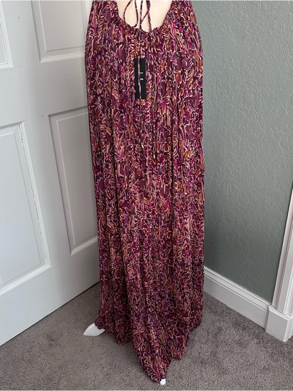 LULU’S KIT PLUM MULTI FLORAL PLEATED LACE UP MAXI DRESS - Picture 15 of 16